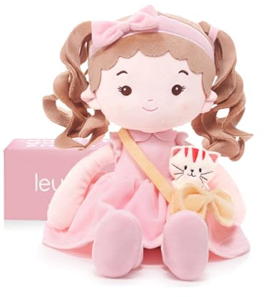 LeyaDoll Stoffpuppe mit Kuscheltier Katze 40 cm, Baby Spielzeug ab 1 Jahr | Rosa Geschenkbox inklusive, extra weicher Stoff und gesticktes Gesicht – kuschelig und einfach maschinenwaschbar.