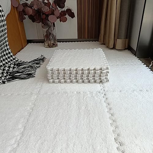 Flauschige weiße ineinandergreifende Teppichfliesen, rutschfeste Puzzle-Bodenmatten zum Klettern, 18 kleine Plüschschaum-Teppiche, 60 x 60 cm