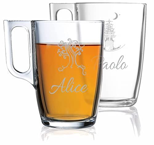 MASTERLASER3.0 Personalisierte Teetassen. Zwei Teetassen aus gehärtetem Glas. Anpassbar mit unterschiedlichem Namen, Datum und Schriftart. Beste Geschenkidee