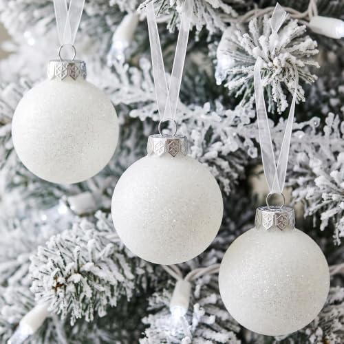 Weiße Kugeln für Weihnachtsdekorationen im Bauernhaus-Stil – bruchsicherer Kunststoff 60 mm Glitzer-Schneebälle und 80 mm Schneeflocken, Ornament-Set mit 30 Stück