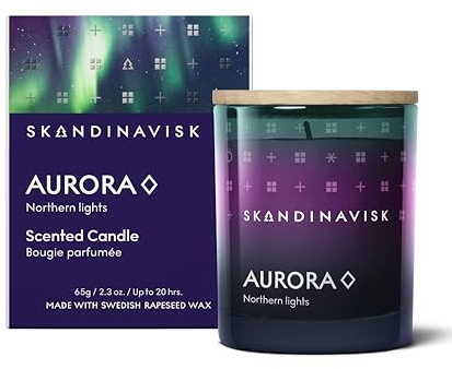 Skandinavisk AURORA Duftkerze. Duftnoten: Sandelholz und Wacholderbeeren, Jasmin und Limette. 65 g.