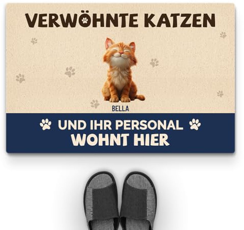 Geschenke Mall Personalisierte Fussmatte - Verwöhnte Katzen Und Ihr Personal Wohnt Hier - Fussmatte Mit Namen, fussmatte Selbst Gestalten (#1)