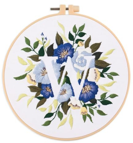 IUHUI Broderikit för nybörjare vuxna – 26 blommiga bokstäver enkla mönster, gör-det-själv handsömnad broderiset med ring (blomma och gräs bokstav W)