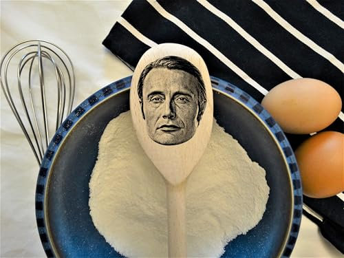 Personalised Mads Mikkelsen Wooden Spoon – Engraved 30cm Beech Spoon with Custom Text Handle
