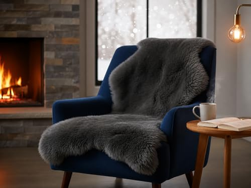 KAMACA Kuschelfell 60x90 cm eisgrau anthrazit Lammfell-Optik flauschig weich Kunstfellteppich Dekofell Bettvorleger Teppich Stuhlauflage Wohnzimmer Schlafzimmer Kamin (Kuschelfell 60x90 cm anthrazit)