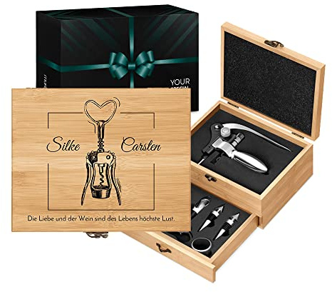 Maverton Set de Vino Personalizado - Regalos Originales para Hombre y Mujer - Caja de Bambú con Tapa - Incluye Tapones Sacacorchos Termómetro y Anillo Antigoteo - Para Aniversario Boda Parejas-Abridor