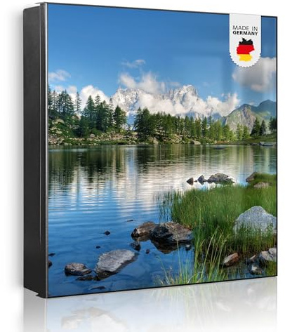 banjado Großer Schlüsselkasten Metall - Schlüsselbox 30x30cm mit 32 Haken - Schlüsselkasten modern für Schlüsselaufbewahrung mit beschreibbarer, magnetischer Tür - Motiv Gebirgssee