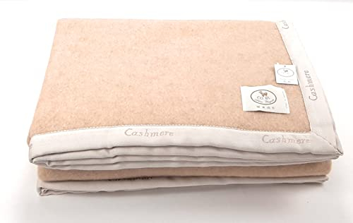 Decke Livia, 90 % Wolle, 10 % Cashmere Farbe Taupe/Ehebett, 250 x 220 cm