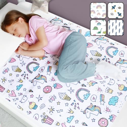 Hygge Sheets® Bettunterlage wasserdicht für Kinder | passend für Baby- & Kinderbett bis 90 cm Breite | Atmungsaktive, waschbare Matratzenauflage bei Inkontinenz mit seitlichem Einschlag | Einhorn | Bettnässtücher für Einzel- und Kleinkindbetten, rutschfest, leicht zu wechseln, inklusive E-Book, britische Marke, Einhorn