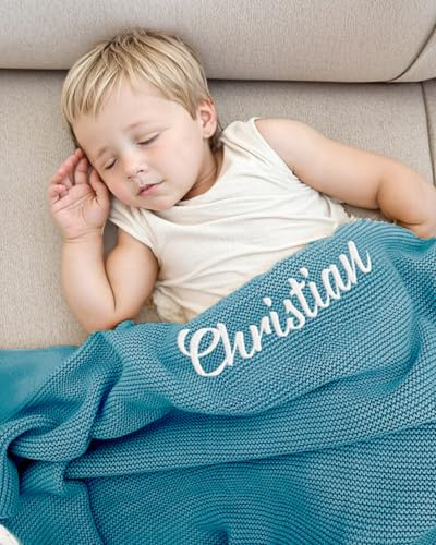 GELLEDI Personalisierte Strickdecke mit Baby-Namen – individuell Besticktes Geschenk für Babypartys und Kindergärten