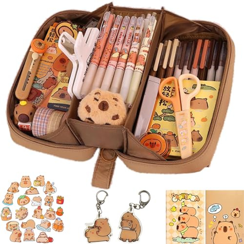 ZenyTra 8-stöckiges Capybara Federmäppchen Mega Set | Mit 50 Aufklebern + 2 Notizbüchern + 2 Schlüsselanhänger | XXL Schreiborganizer für Schule, Büro & Geschenk | Kawaii Kapibara Komplettset
