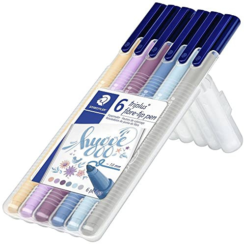 STAEDTLER Fasermaler triplus fibre-tip pen, eindrucksichere Spitze, Linienbreite ca. 1,0mm, ergonomische Dreikantform, 6 triplus Fasermaler hygge Box, 323SB6CS12