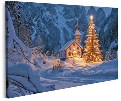 islandburner Prime Quadro su tela, Piccola capanna in legno con albero di Natale illuminato nella radura della foresta innevata davanti alla montagna