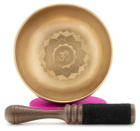 Klangschale 400g mit OM-Mandala-Gravur, handgeschmiedet | Fair Trade aus Nepal, ideal für Meditation und Yoga, inkl. Zubehör