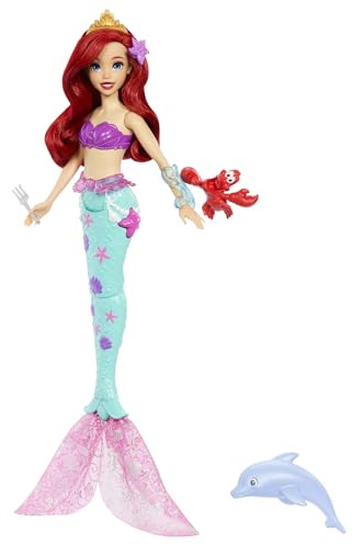 Mattel Disney Prinzessin Arielle Schwimmende Meerjungfrau Modepuppe mit Delphin Wasser Squirter, Sebastian Figur & 4 Zubehörteile, Ocean Friends Wasserspielzeug