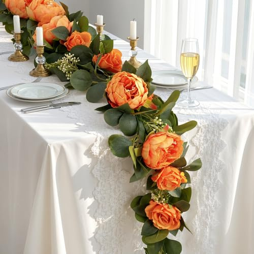Lewondr Guirlande d'Eucalyptus Artificiel avec Fleurs - 4 Roses 4 Pivoines, 1,8M Guirlande de Fausses Fleurs Végétales, Vignes Florales Artificielles, sans Entretien pour Décor Table, Mariage, Orange
