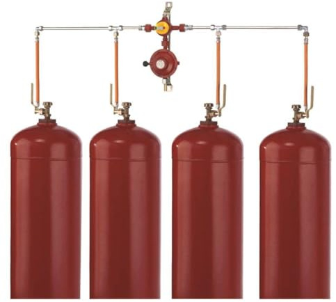 GOK Vierflaschenanlage für den Anschluss von vier Gasflaschen mit einem Füllgewicht von 11 kg - 33 kg mit Schlauchsteckern | 37mBar, einstellbar bis zu 50mBar