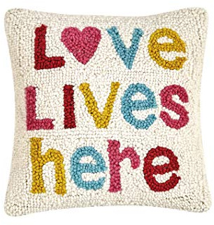 Peking Handicraft 30TG471C10SQ Love Lives Here Hook Pillow Poly Filled