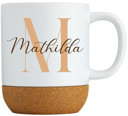 Personalisierte Tasse mit Namen & Initialen – Namenstasse, Kaffeetasse mit Deckel & Korksockel – Geschenkidee für Frauen & Lieblingsmenschen