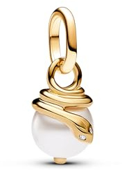 PANDORA ME Colgante mini con diseño de serpiente chapado en oro de 14 quilates con perla artificial lacada en blanco y circonitas cúbicas transparentes