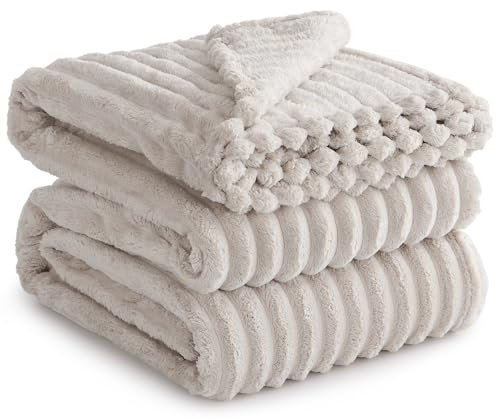 RUIKASI Kuscheldecke Flauschig Decke Beige - 230x270cm Riesig Fleecedecke Sofadecke Couchdecke für Wohnzimmer Deko Blanket, Weiche Wolldecke Warme Korddecke als Tagesdecke
