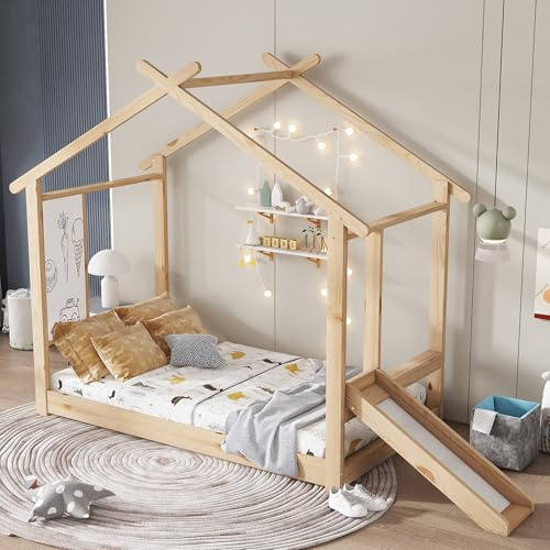 TOBIDOEN Lit de sol pour enfant 90 x 200 cm avec toboggan amusant et design blockhaus - Lit pour enfant avec tableau blanc inscriptible - Cadre de lit avec sommier à lattes, pin + MDF + contreplaqué