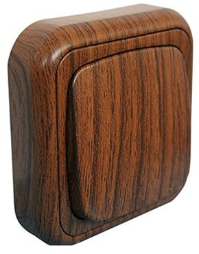 Interrupteur croisé encastré en bois aux finitions élégantes, idéal pour contrôler l'éclairage dans des espaces variés.