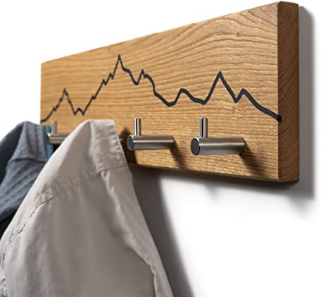 WOODS Garderobe Eichenholz mit Bergmotiv 55cm | Handtuchhalter Holz für Flur & Bad | Hakenleiste Wandgarderobe mit 5 Edelstahlhaken | Holz Garderobe Wandmontage | Handgefertigt in Bayern