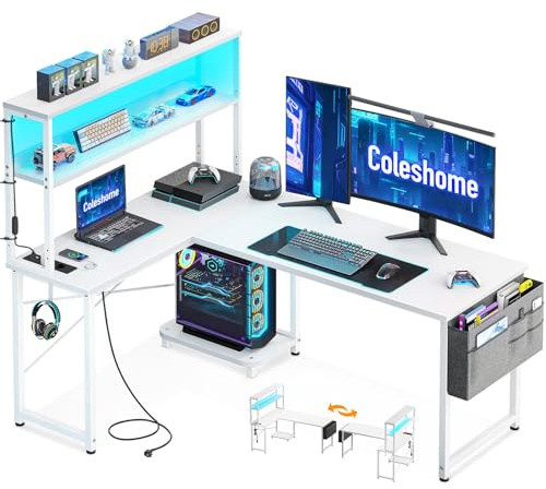 Coleshome L-format Gamingbord med LED och Kontakter, Reversibelt Gamingbord med Hyllor, Hörnskrivbord med Förvaringsficka och Krokar för Spelare (Vit, 135x100cm)