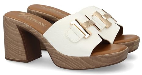 102742 Sandalia de mujer con tacon ancho comodo, suela tipo madera con plantilla acolchada y ligera, sin cierre, adorno metalico en la pala. diseno de zueco Ideal verano. Blanco Talla 37