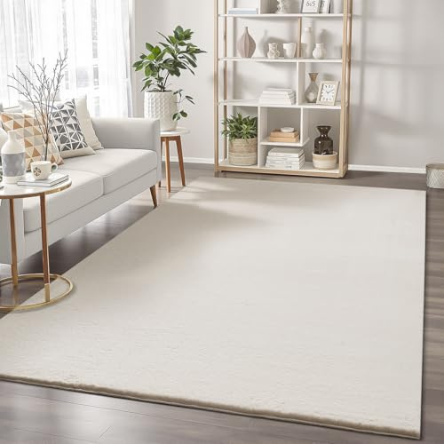 the carpet Cosy – Kuscheliger Fellteppich, Weich & Elegant, Waschbar und Für Fußbodenheizung Geeignet, Öko-Tex Zertifiziert, Hochwertiger Kunstfell Teppich, Beige, 160 x 220 cm