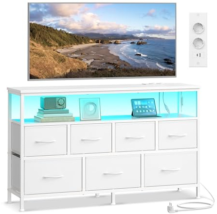 SONGMICS Byrå med 7 Lådor, TV-bänk med LED-Belysning och Eluttag | Förvaringsskåp med Öppen Hylla, Stålram, 113,8 x 30 x 68,1 cm, för Sovrum, Moln Vit, BELLAH Kollektion LGS733WH01