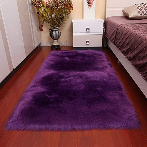 Insun Tappeto in Finta Pelle di Pecora Pelo Lungo Scendiletto Rettangolare Tappeti Antiscivolo per Soggiorno in Camera da Letto Divano viola 60x150cm