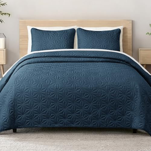 Whale Flotilla Tagesdecke Bettüberwurf 220x240 cm mit 2 Kissenbezüge | Weiche und Leichte Steppdecke, Bedspread mit Geometrischem Muster, für 4 Jahreszeiten, Marineblau