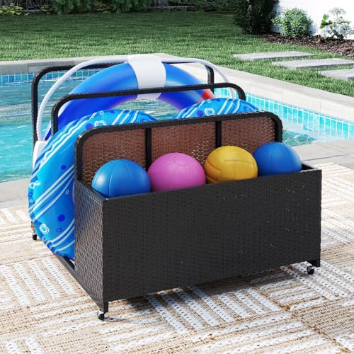 GOPLUS Coffre de Jardin Exterieur avec Portant Roues, Coffre Jardin Exterieur Mobile en Rotin PE avec et 2 Porte-Serviettes, Coussins, Flotteur Piscine, Outils de Jardin,Charge 30 KG (Marron)