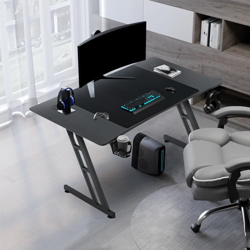 YUENFONG Tavolo da Gaming 140 x 60 cm, Scrivania per PC con Superficie in Fibra di Carbonio, Tavolo da Computer incluso Gancio per Cuffie e Portabicchieri, Nero