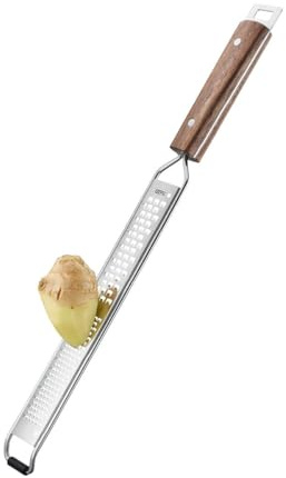 GEFU Fein- und Grobreibe MADERO - Edelstahlreibe mit Walnussholzgriff | Scharfe Laser Cut Klingen für Käse und Ingwer, Antirutschfuß, ergonomischer Holzgriff, mit Aufhängeöse