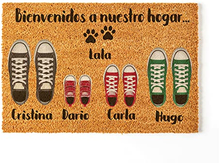 Felpudo Personalizado para la Entrada de Casa | Personaliza tu Felpudo con toda tu Familia y Mascotas | 70 x 40 cm | Felpudos Originales y Divertidos en 100% Fibra de Coco | Familia de 4 + Mascota