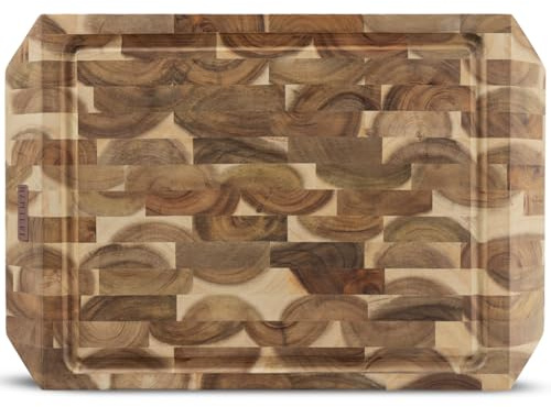 NAMTURE Hackblock Sharp – Extra Dick 4 cm – Akazienholz Stirnholz Schneidebrett 45 x 30 cm – Premium Ölbehandlung – Saftrille, Antirutsch-Füße – in edler Geschenkbox