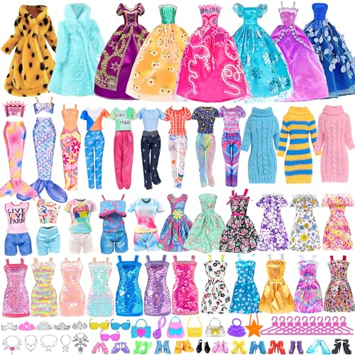 63pc Puppenkleidung und Zubehör Zeug Spielset für 11,5 Zoll Mädchen Puppen umfassen 1 Pelzmantel, 2 Lange Kleider, 2 Meerjungfrau Kleider, 5 Mode Kleider, 38 Puppenzubehör... (Keine Puppe)