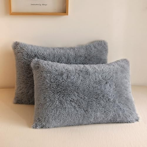 XeGe Flauschige Kunstfell-Kissenbezüge, weicher Plüsch, zottelig, grau, Standardgröße, 2er-Set, flauschig, dekorativ, lange Kissenbezüge für Bett, Couch, Sofa, Reißverschluss, 50 x 75 cm, Hellgrau, 2