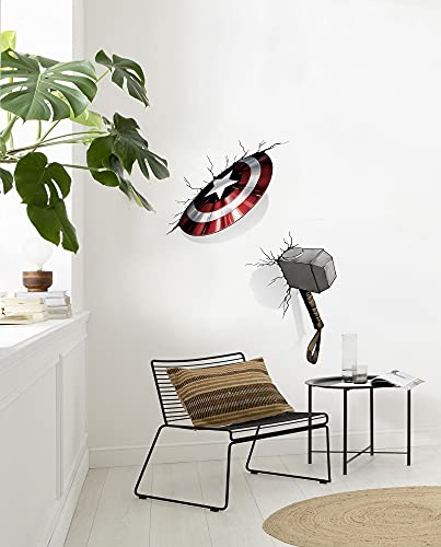 Marvel Wandtattoo von Komar - Avengers Hammer & Shield - 100 x 70 cm (Breite x Höhe) - 4 Teile - Mjölnir, Thor, Deco-Sticker, Wandaufkleber, Wandsticker, Wanddeko, Kinderzimmer - 14743h