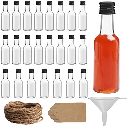 BELLE VOUS 24er Pack Kleine Likörflaschen zum Befüllen - 50 ml Wiederverwendbare Leere Kleine Schnapsflaschen zum Befüllen aus Kunststoff mit Schraubdeckel, Juteschnur, Anhängern & Trichter