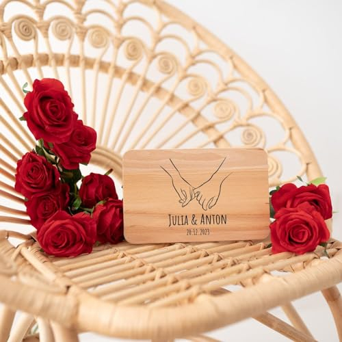 wunderwunsch - Personalisiertes Holzbrett mit Hochwertiger präziser Gravur - Valentinstag Geschenke für Frauen - Tolle Partner Geschenke zum Valentinstag oder Hochzeitsgeschenke für Brautpaare
