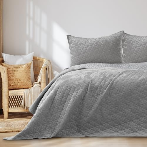 RESTILO Tagesdecke 200x220 cm Silber Steppung Velvet Samt Laila