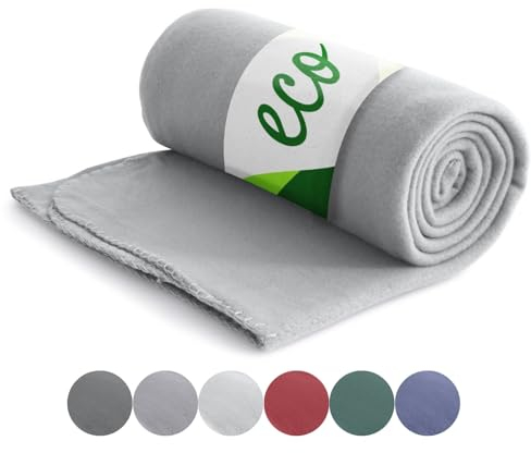 wometo Eco Fleecedecke aus 100% recyceltem Material + OekoTex geprüft 130x160 cm ca. 400 g - hellgrau mit Anti-Pilling und Kettelrand