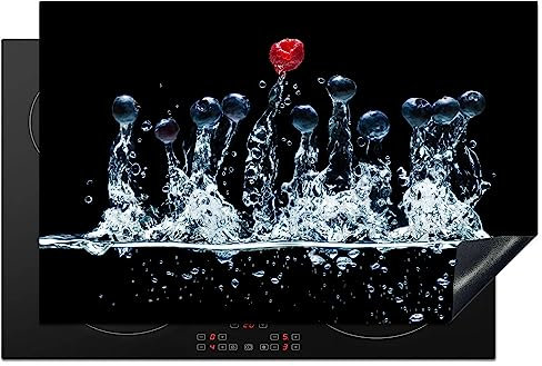 KitchenYeah© Herdabdeckplatte Einteilig Induktionsmatte Küche Abdeckung Ceranfeld Herd Abdeckplatte Deko Vinyl Matte Aufrollbar Himbeeren - Wasser - Schwarz - Obst - Rot - 81x52 cm