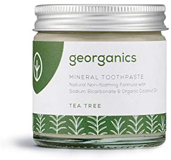 Georganics – Dentifricio Biologico Sbiancante e Ricco di Minerali - Formula Non Cchiumogena Con Olio di Cocco Vergine Biologico - Vegan, senza SLS, Test Sugli Animali e Fluoro - Tea Tree - 60ml