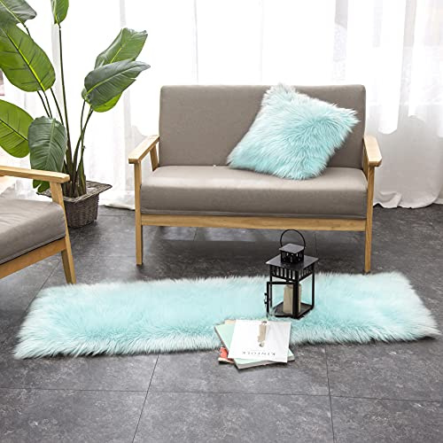 Teppich Wölkchen Lammfell Kunst-Fell-Teppich | Hochflor Deko Schaffell als Flauschiger Bett-Vorleger oder Läufer für Schlafzimmer, Wohnzimmer oder Kinderzimmer | Mint Grün - 50x150 cm