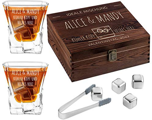 Maverton Whisky Steine Set - in Holzbox mit Gravur - 8 Eiswürfel & 2 Whisky Gläser - wiederverwendbar - personalisierte Geschenke - Hochzeitsgeschenke für Brautpaar Eltern - Ideale Mischung
